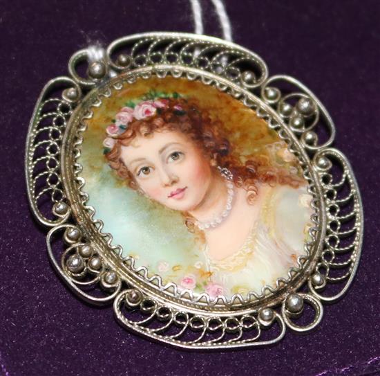 Russian enamel portrait brooch(-)